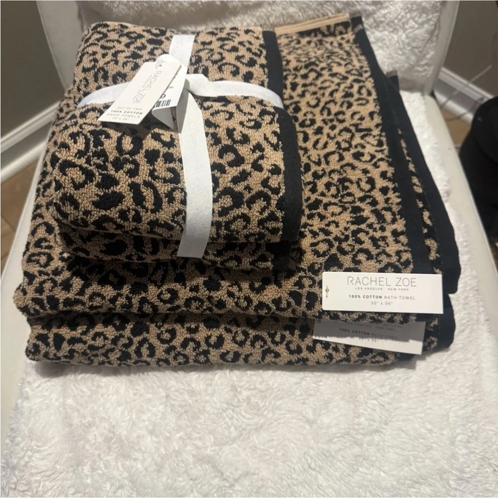 Rachel Zoe 4 Pc Set Leopard Cheetah Animal Print Bath Hand Towels Set of 4 NWT - Picture 2 of 6